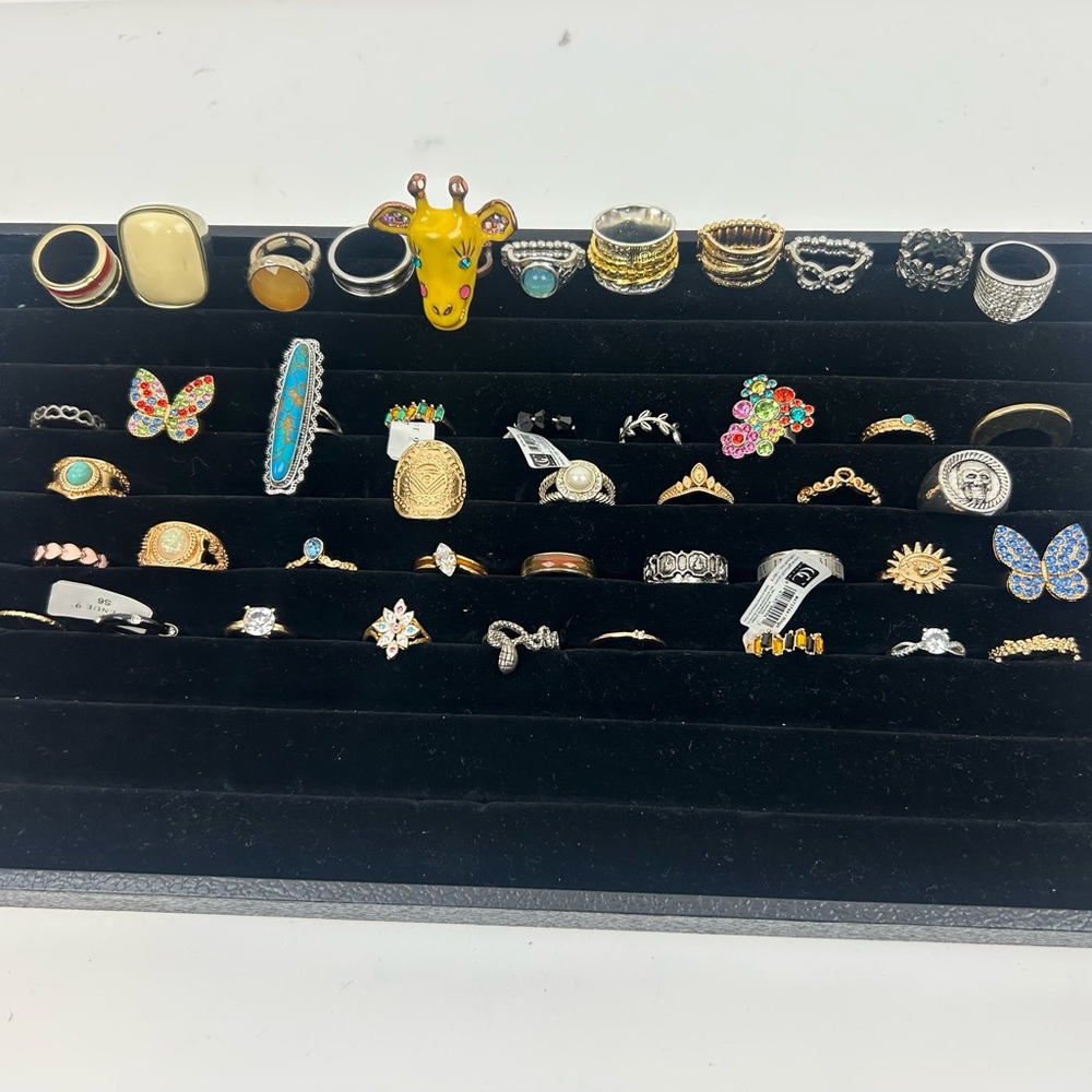 Women’s ring lot